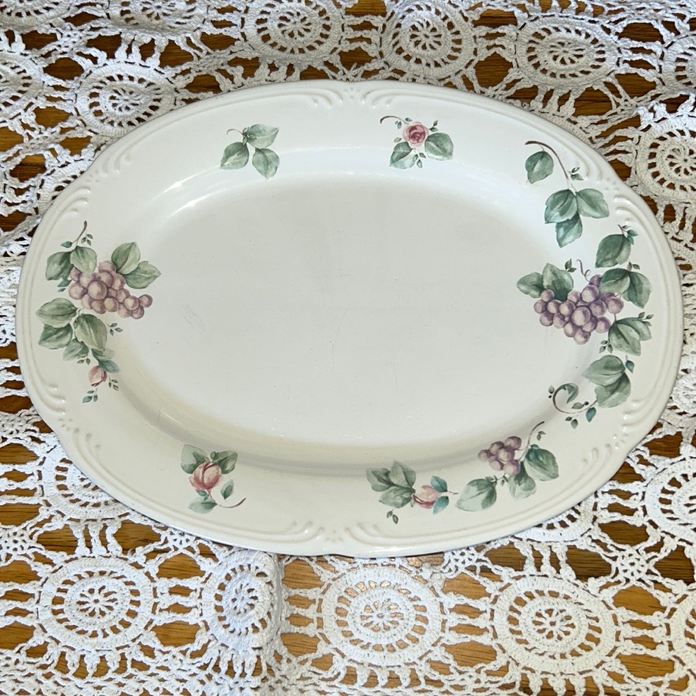 Pfaltzgraff Ivory Off White Purple Green Grape Vine Floral 14” Platter (2 Avail)